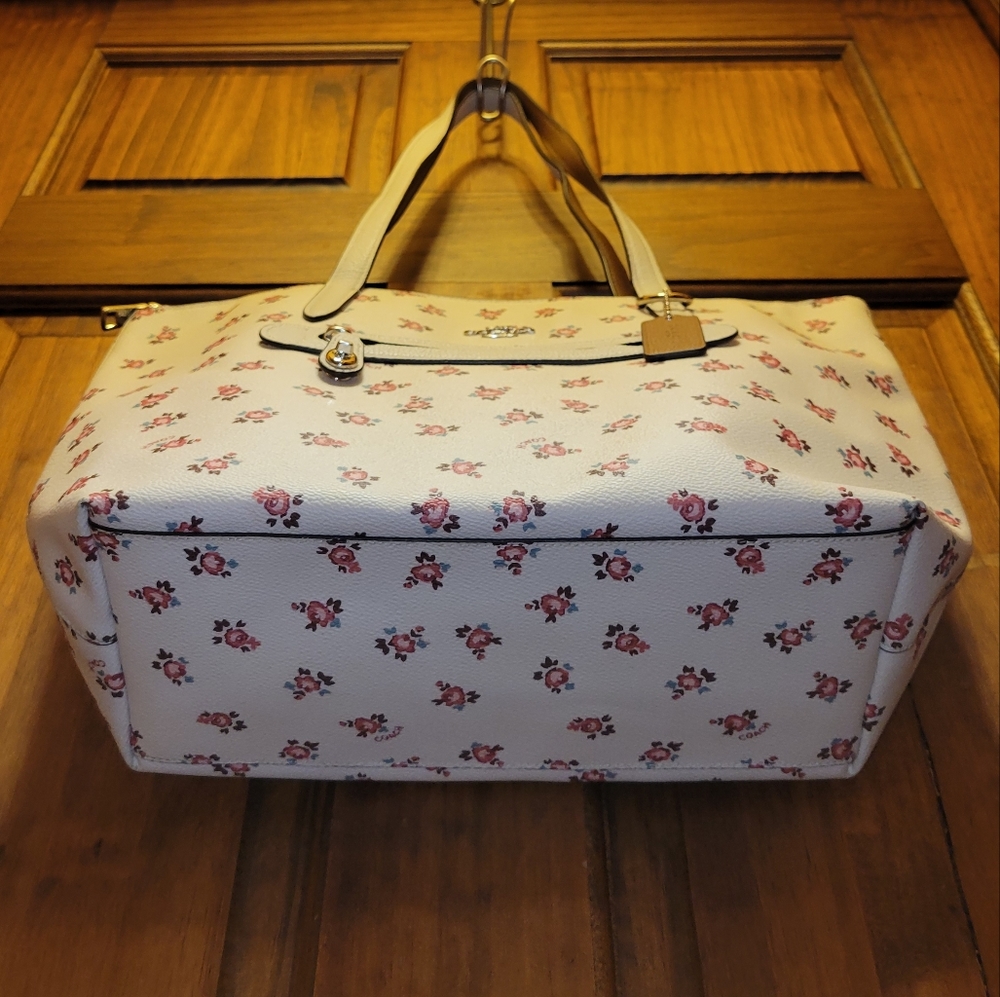 **** SALE****Coach Taylor Floral Print Tote 27165 Chalk White/Multi - Picture 13 of 16